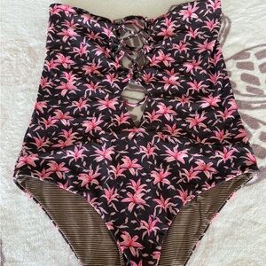 Acacia Bronx in Madonna